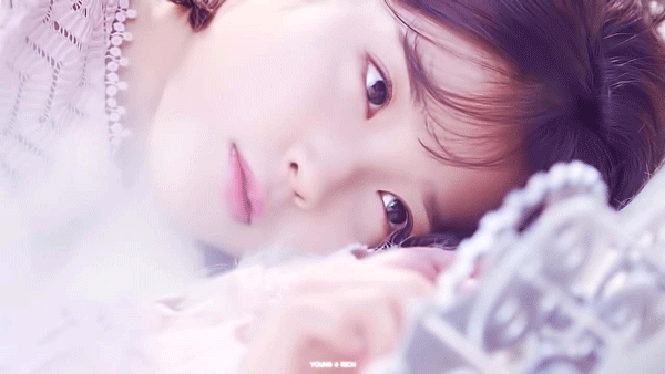 李知恩广告动图