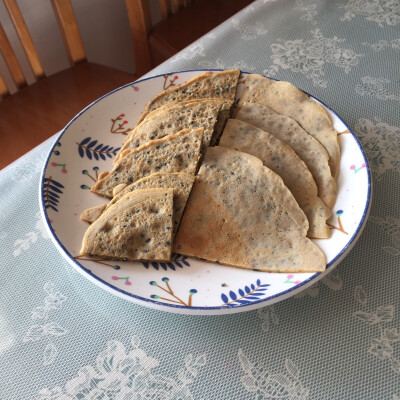 18.8.23
今天居然轻了0.2斤
早上吃的是隔夜的酸奶燕麦和芝麻酱饼。