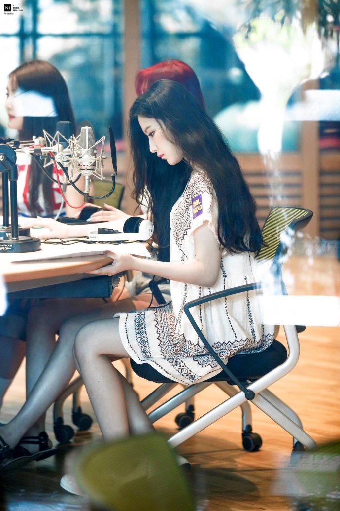 叶舒华，提名评论，抱图看简介。侵删。