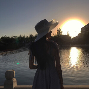 "日子被我过得太无趣了
想蹦迪
想成为你喜欢的女孩 
想借着夏天的风说 
我喜欢你" ​​​​