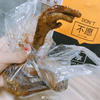 饭后卤鸡爪，赛过活神仙～最喜欢吃这个卤鸡爪了超级入味!!哈哈哈居然还是林狗代言的有没有一起磕的？ ​