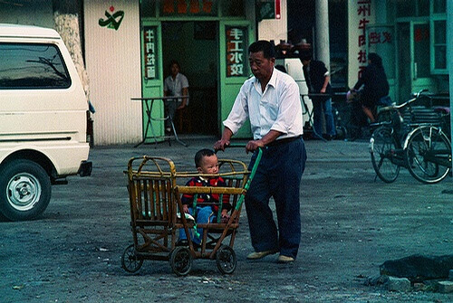 一个外国人1990年用胶片相机拍下的中国..... ​