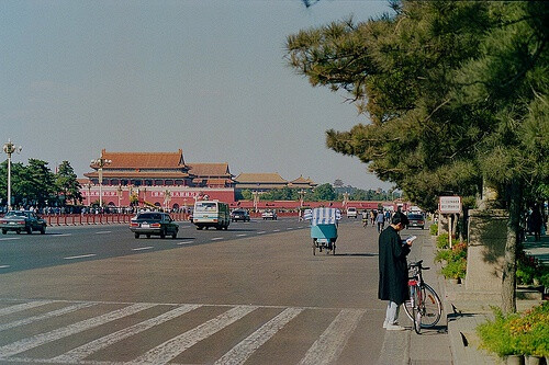 一个外国人1990年用胶片相机拍下的中国..... ​