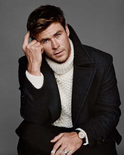 #Chris Hemsworth# &amp;《GQ》封面，锤哥的这组硬照打几分？[米奇比心][米奇比心] ​