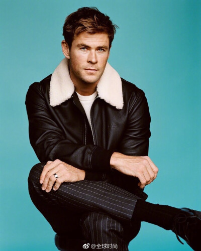 #Chris Hemsworth# &amp;《GQ》封面，锤哥的这组硬照打几分？[米奇比心][米奇比心] ​