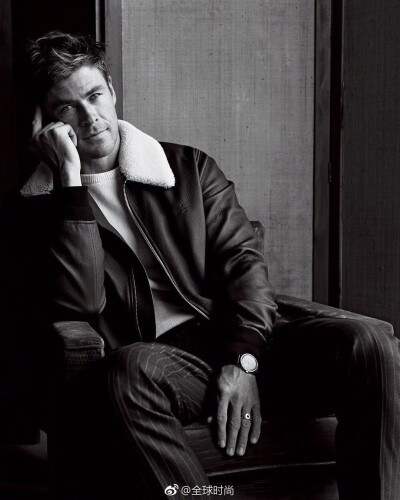 #Chris Hemsworth# &amp;《GQ》封面，锤哥的这组硬照打几分？[米奇比心][米奇比心] ​