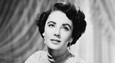 伊丽莎白·泰勒（ElizabethTaylor）拥有德国，苏格兰，爱尔兰血统。被看做是美国电影史上最具有好莱坞色彩的人物，纵横好莱坞60年，惯有好莱坞传奇影星、常青树、世界头号美人、玉婆之美誉，尤其以一双漂亮的紫罗兰色…