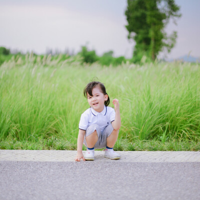 小哥哥小妹妹
摄影：洪小漩
出镜：泡泡和艾玛
见到你们很开心。