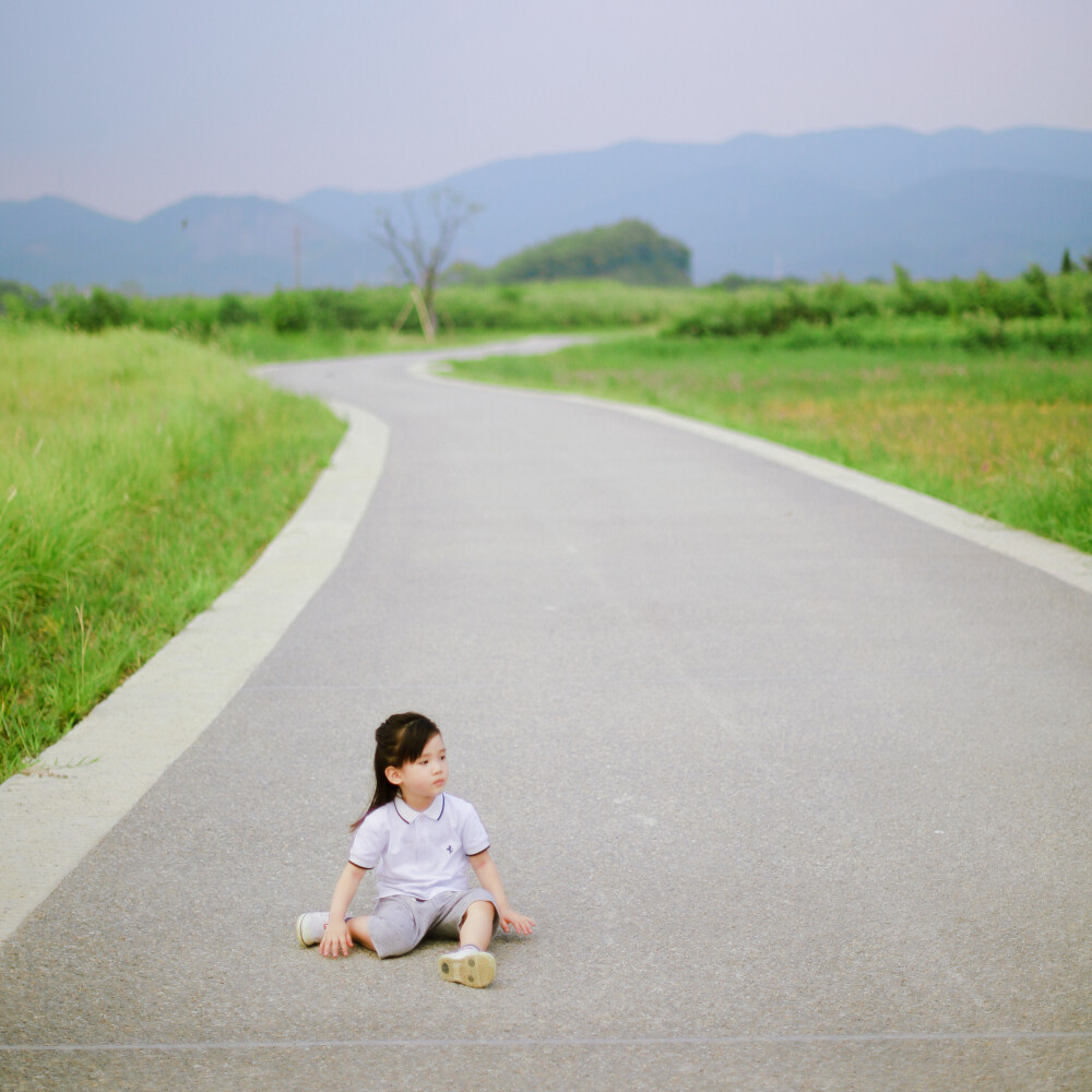 小哥哥小妹妹
摄影：洪小漩
出镜：泡泡和艾玛
见到你们很开心。