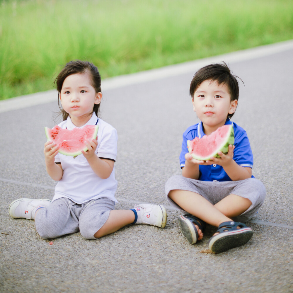 小哥哥小妹妹
摄影：洪小漩
出镜：泡泡和艾玛
见到你们很开心。