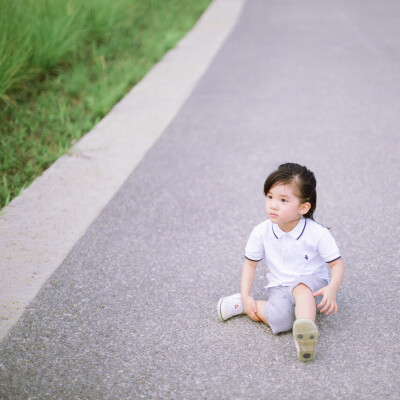 小哥哥小妹妹
摄影：洪小漩
出镜：泡泡和艾玛
见到你们很开心。