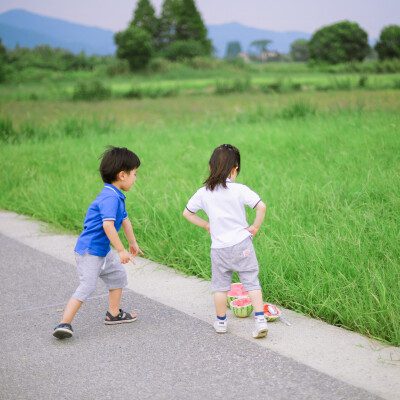 小哥哥小妹妹
摄影：洪小漩
出镜：泡泡和艾玛
见到你们很开心。