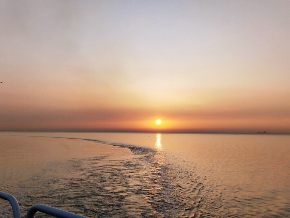 海上日出