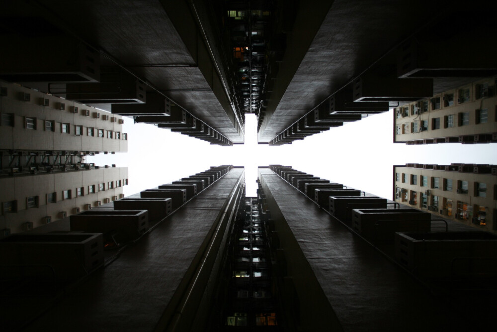 Kaleidoscope on the 8 hills : Hong Kong - the quaint city of skyscrapers, a mazes reflections. He is always new and never stops to amaze, it gives a new look, gives new perspectives. This city is always in a hurry and these skyscrapers are silent guards, 