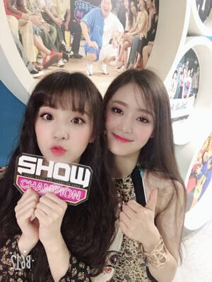 (G)I-DLE ✔
宋雨琦-(中)【黄色】
Minnie-(泰)【蓝色】