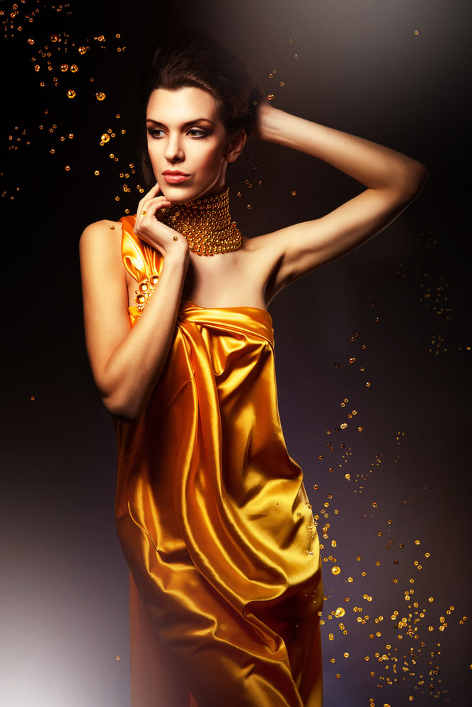 金色礼服模特美女图片