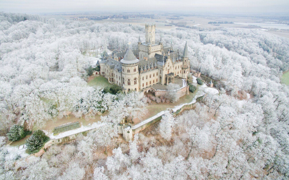 德国，哥特复兴风格的马林城堡Schloss Marienburg，是最后一位汉诺威王朝国王乔治五世送给王后玛丽的礼物，里里外外犹如童话古堡 ​​​