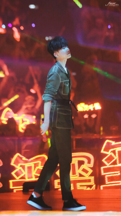 红海猖狂「图源网络 抱图点赞 盗图司马」