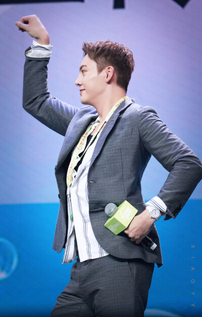 【陈伟霆 William Chan 爱奇艺VIP会员代言人】180713 爱奇艺VIP会员专属见面会 2559 x 4000 px (图源: 微博@XiaoYY6 weibo.com/1974729045/GsneKj4LC)
