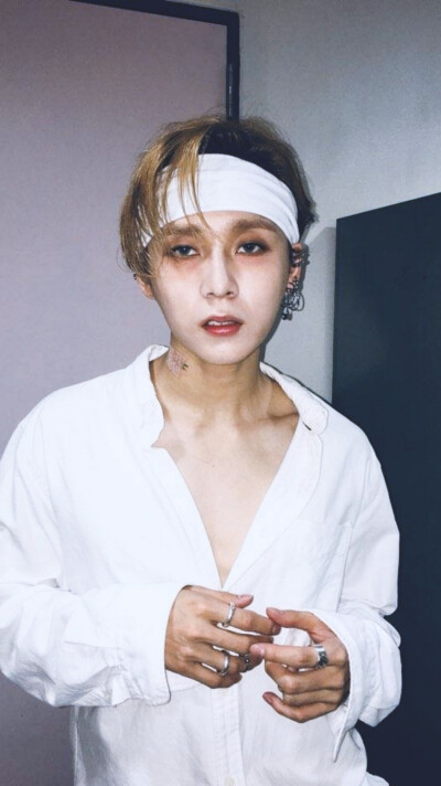 PENTAGON 金孝钟 (E'Dawn)