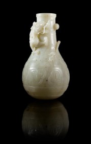 A Chinese White Jade Vase，成交价： 3,000 USD （含买家佣金），Leslie Hindman2016年亚洲艺术品春季拍卖会