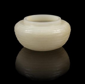 A Chinese White Jade Water Dropper，Leslie Hindman2016年亚洲艺术品春季拍卖会