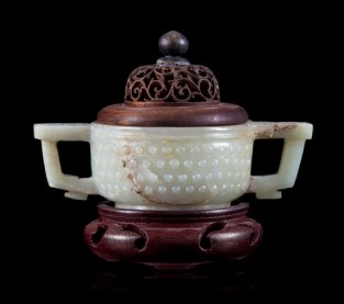 A Carved Jade Cup possibly late ming dynasty，Leslie Hindman2016年亚洲艺术品春季拍卖会