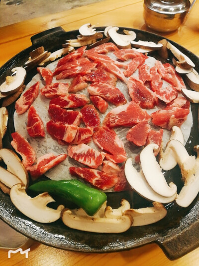 和麻麻去吃烤肉和狗肉汤，超级好吃