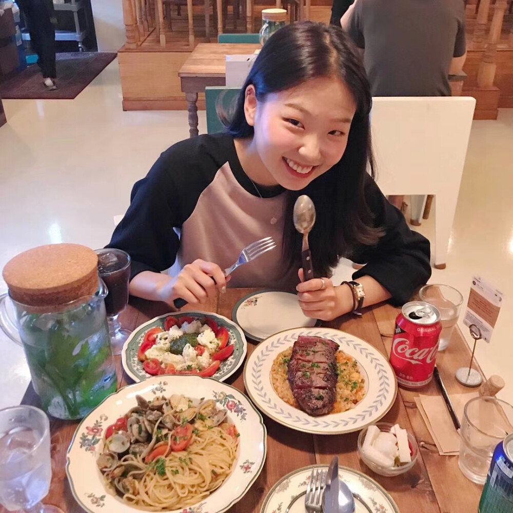 #CHIC 搭配 街拍 服装 旅游 美妆 穿搭 韩国 少女 单眼皮利和