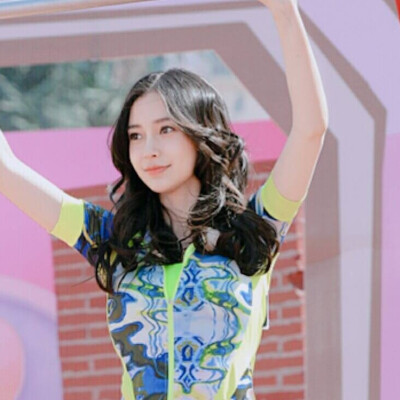 女神 颖三岁 仙女颖 蠢颖 北鼻 鼻鼻
杨颖Angelababy
你若微笑丶目光便倾城
♡全世界最好的杨颖♡
by.若萱