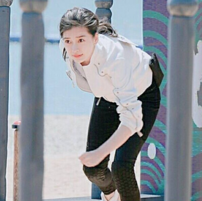 女神 颖三岁 仙女颖 蠢颖 北鼻 鼻鼻
杨颖Angelababy
你若微笑丶目光便倾城
♡全世界最好的杨颖♡
by.若萱