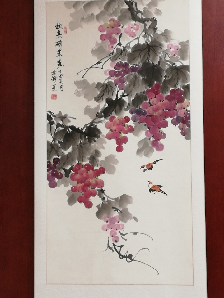 石蕴铮，男，1948年生人。现为中国当代书画名家、中国画院理事、沈阳美术家协会会员、辽宁墨岩画院院长。本人自幼学习国画，至今已有50余载，多次参加各级部门组织的画展并多次获金、银、铜奖。作品多次被美国、新加坡、加拿大等国家友人收藏。