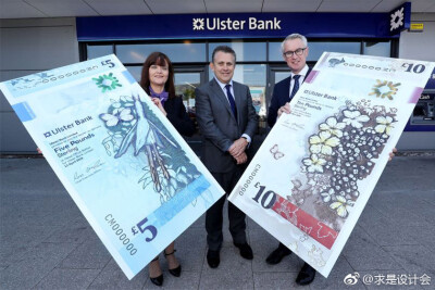 英国北爱尔兰银行 Ulster Bank 日前透露将于明年年初发行英国第一版竖版钞票。首先面世的是面值 5 英镑和 10 英镑的钞票，新款钞票的材质将使用塑料来替代之前的横向纸币。#求是爱设计# ​