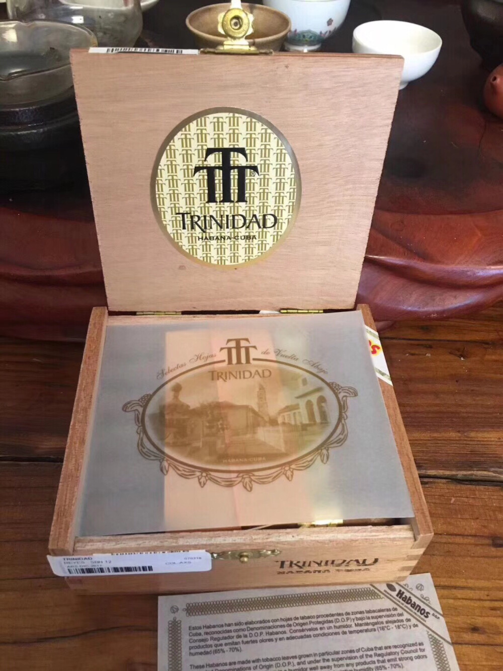 3T特立尼达-雷耶斯，同高希霸一样，最初是古巴外交礼品，直到1998年才开始对外发售，产量不大。花香，豆味为主，品吸时间30-40分钟，12支盒装。