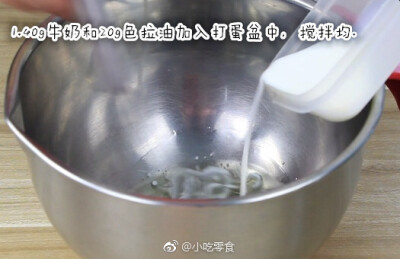 【牛奶蜂蜜蛋糕的做法】浓浓的奶香味和鸡蛋味和蜂蜜味，让人欲罢不能，吃完一口接一口。 ​​​​