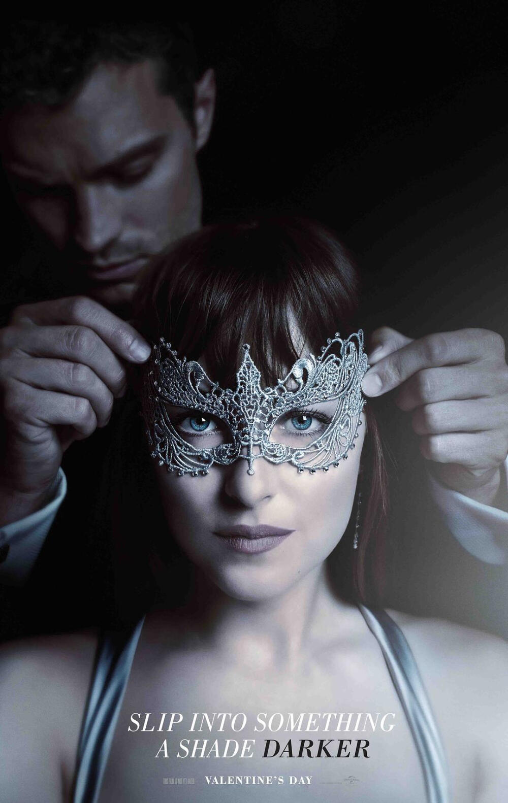 【五十度黑 Fifty Shades Darker】开头的一两分钟有种惊悚悬疑的氛围，我想说挺好的，可惜跟后面的剧情再没有关系。。后面的拍得就是渣，流水式交代剧情，陈铺直述，让人看得没有任何感情起伏，再没看过这么随便的电影了。更可怕的是，第三部我还是会看。。。