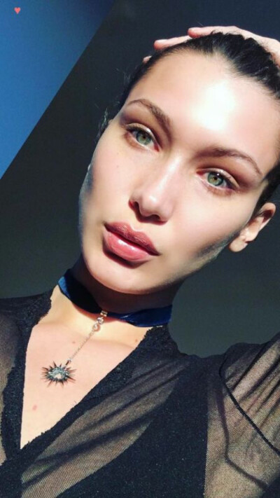 Bella Hadid 