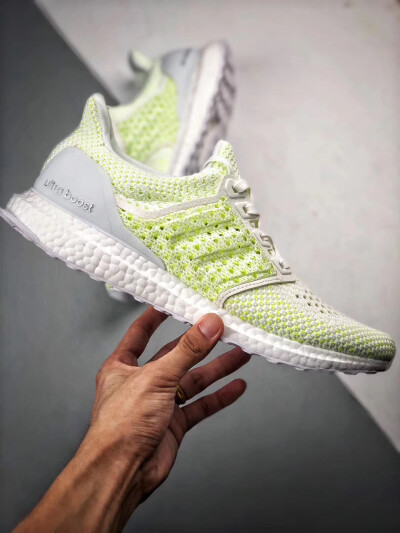 Adidas Ultra Boost clima UB4.0
清风 荧光绿
镂空织法工艺 纯粹海盗船鞋底