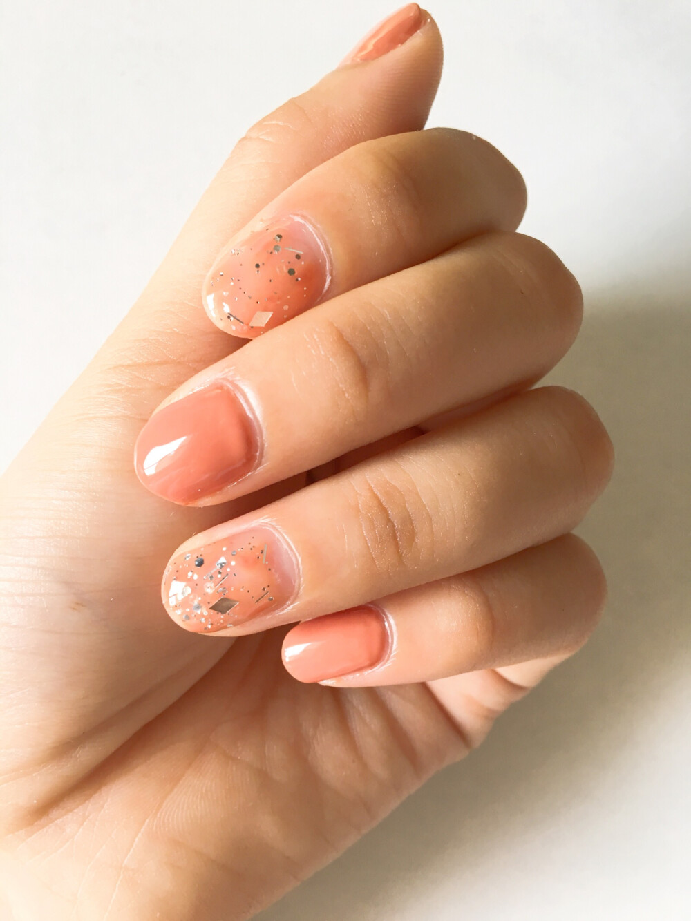 嫩嫩的珊瑚色，最晚入手的颜色，使用率最高