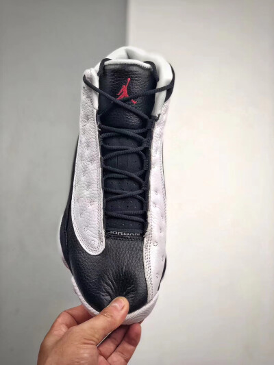 Aj13熊猫 2018 官方复刻版 AirJordan13 “He Got Game” 完美版型 碾压市售真标真碳品原装3D全息猫眼 出厂成本就比普通真标整双鞋贵 搭载原碳纤，后跟完美梯形鞋型 原材皮切割 上脚就是原滋原味公司货！