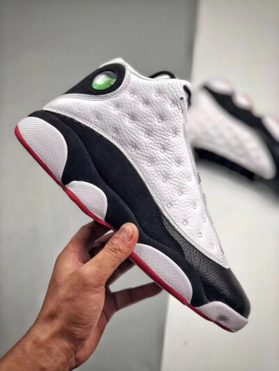 Aj13熊猫 2018 官方复刻版 AirJordan13 “He Got Game” 完美版型 碾压市售真标真碳品原装3D全息猫眼 出厂成本就比普通真标整双鞋贵 搭载原碳纤，后跟完美梯形鞋型 原材皮切割 上脚就是原滋原味公司货！