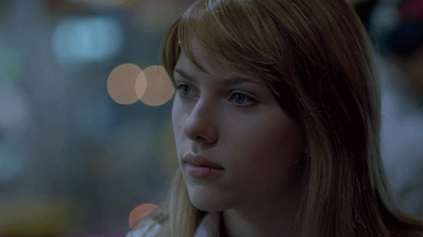 《迷失东京》里19岁的寡姐 斯嘉丽·约翰逊,如这城市一样,美丽,孤独.