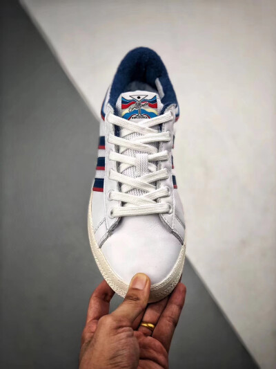 Adidas/三叶草 纽约滑板老牌联名
Alltimers x Adidas Campus VULC 