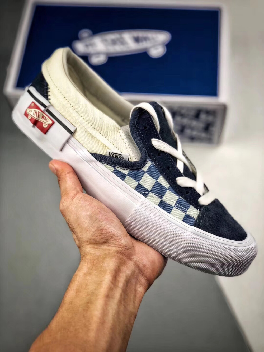 原装硫化 “结构主义风” Vans 万斯全新系列产品 Slip-On Cap LX DR 硫化低帮休闲滑板鞋
原盒真标半码 硫化拼接大底 原纸板中底