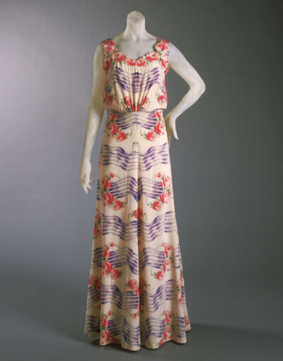 Woman’s Dress
Designed by:Elsa Schiaparelli (French (born in Italy)1890——1973)
Geography:France,Europe
Date:Summer 1937