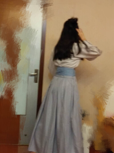 我依赖大海 并且信仰高山
最好你经过我身旁 你也喜欢我这种简单 ​​​