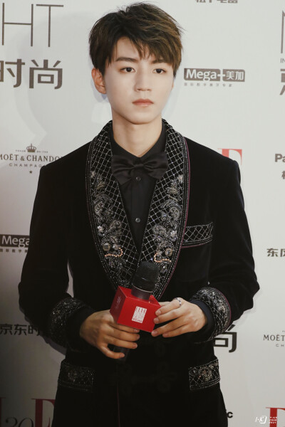 王俊凯×20180906 ELLE风尚大典×cr:logo