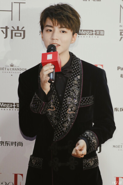 王俊凯×20180906 ELLE风尚大典×cr:logo