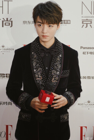 王俊凯×20180906 ELLE风尚大典×cr:logo