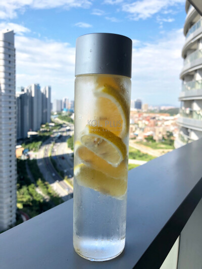 最美的碧海蓝天
冲一杯自己的咖啡 听大浪淘沙
